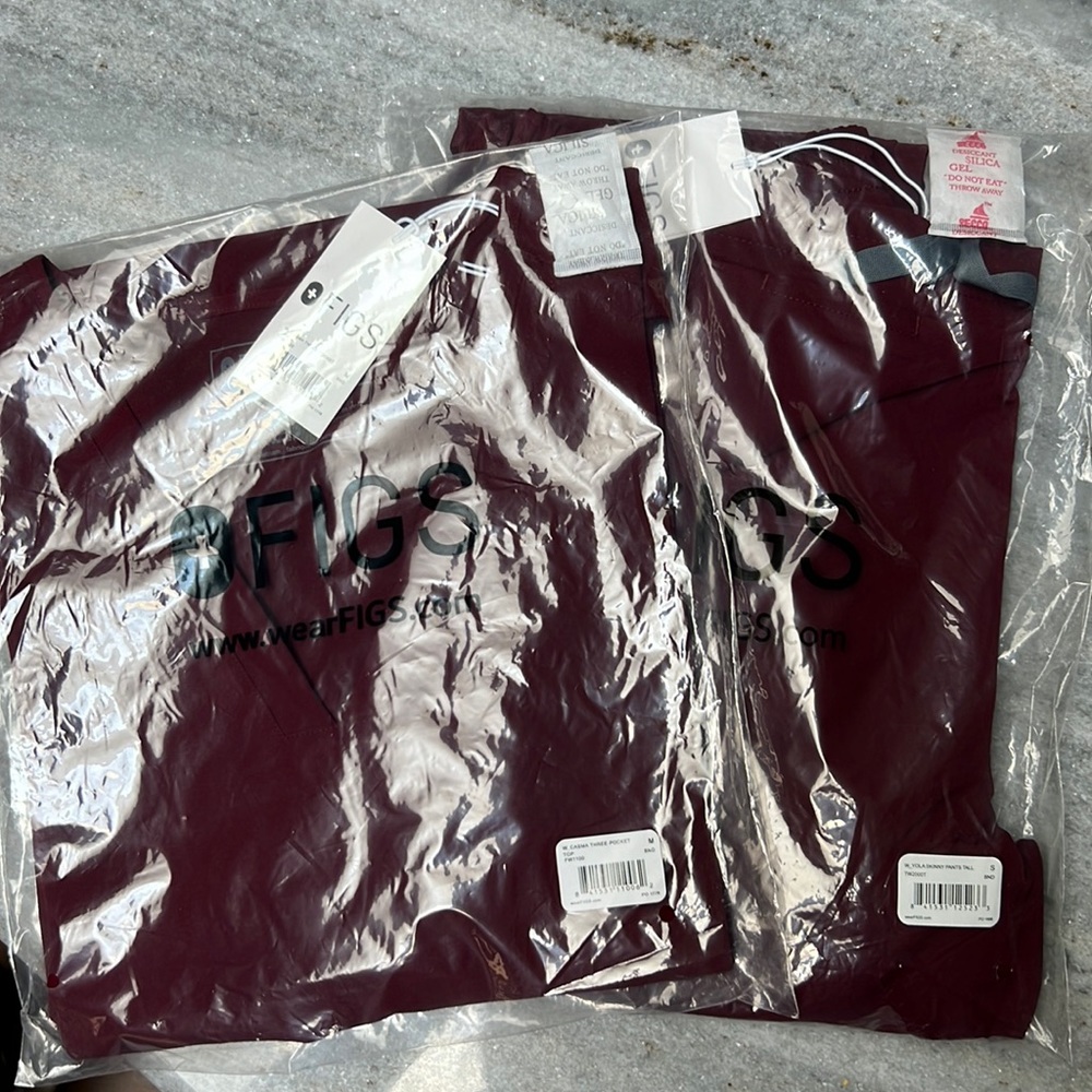 NWT Burgandy Figs M/S Tall